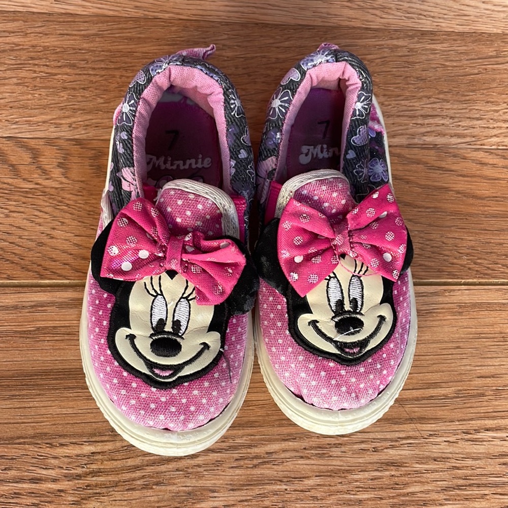 Minnie Mouse slip on shoes